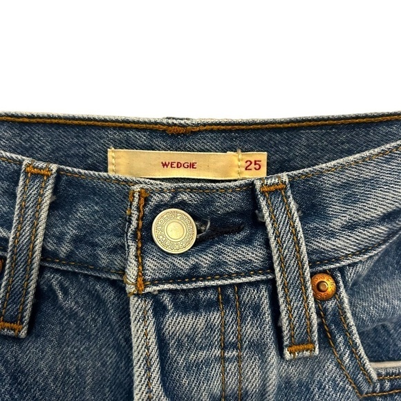 Levi's Wedgie Fit Women's Cut Off Ankle Jeans - Picture 13 of 15